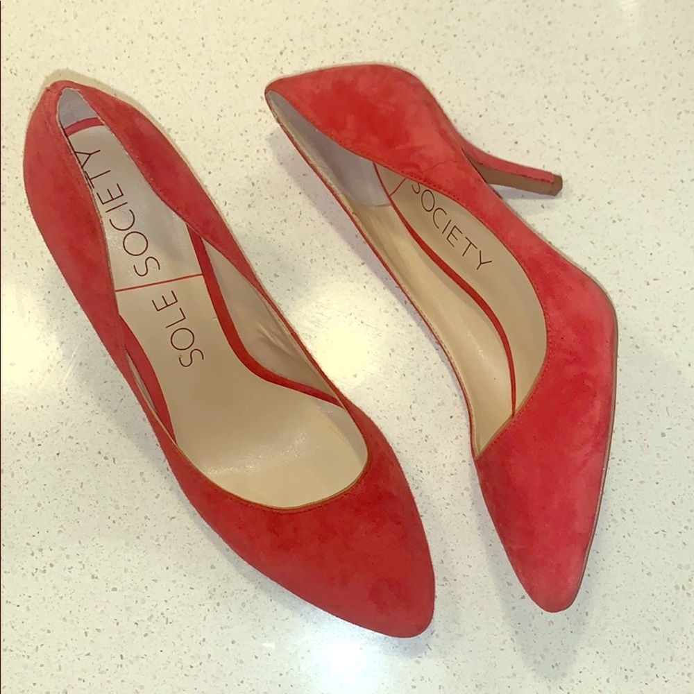 NWOT sole society red closed toe heels size 9!